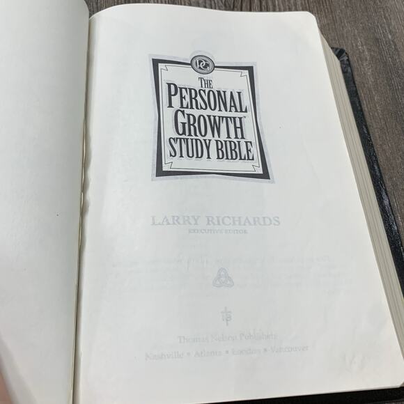 NKJV The PERSONAL GROWTH Study Bible Nelson 1715 Black Leather - Picture 6 of 11